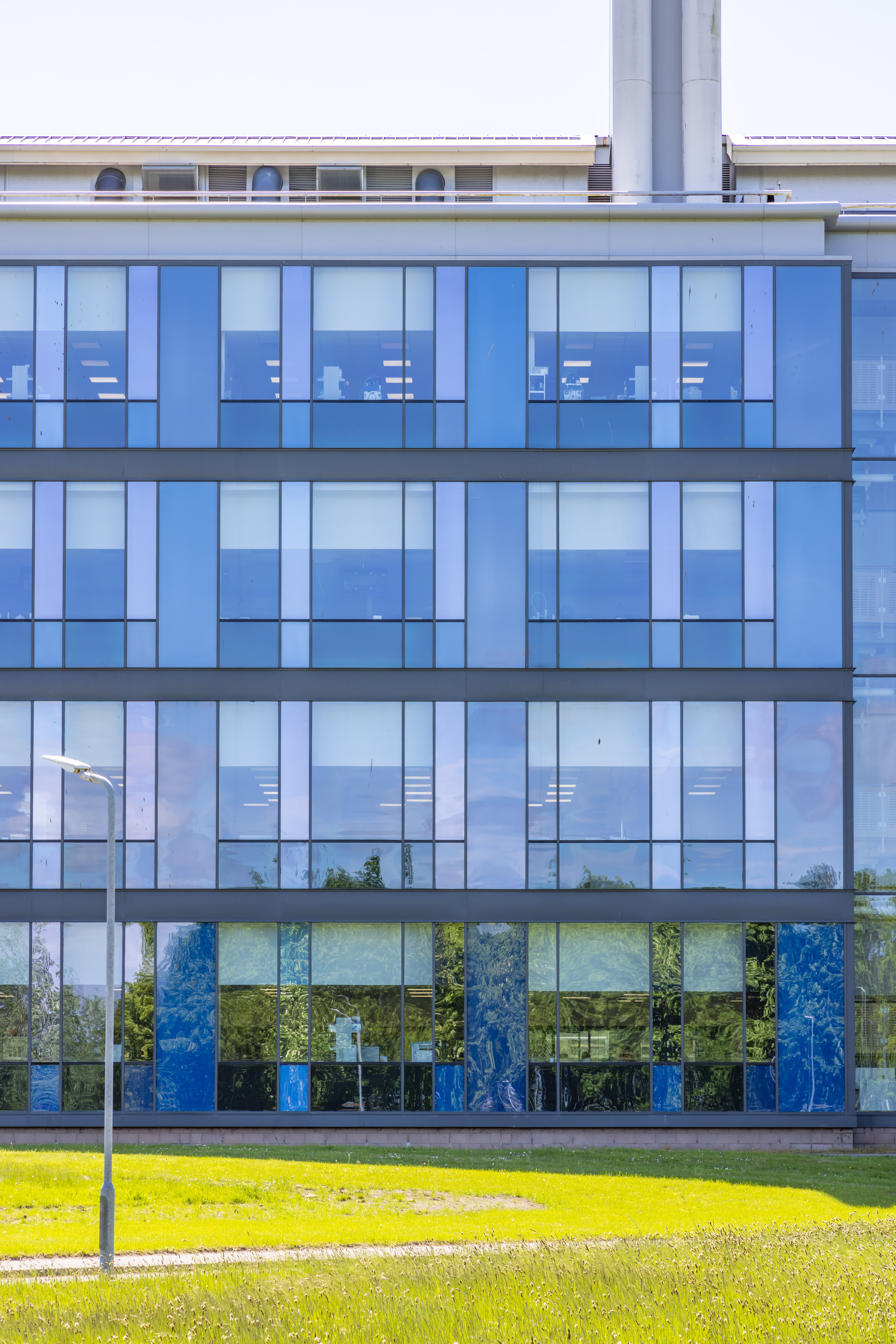 8-A2N_2969 University of St Andrews – Biomolecular Sciences Building, St Andrews – aluminium curtain walling by Marshall Brown